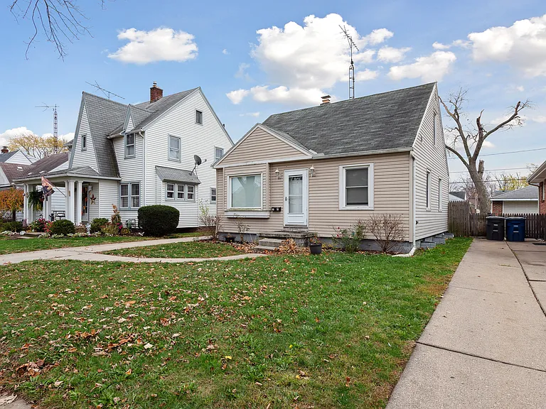 35 W Capistrano Ave — Photo 2