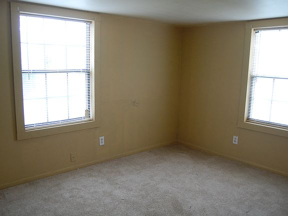 3rd image of 2504 Hays Ave