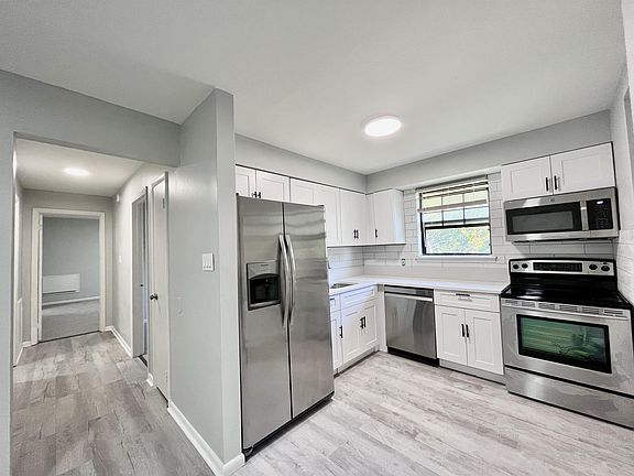 3rd image of 501 E Walnut St #2a600b3d9
