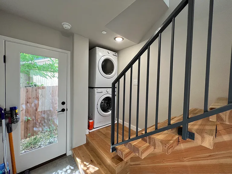 913 Duncan Ln — Photo 16
