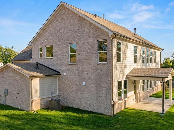 3rd image of 900 Melody Ridge Ln