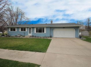 538 Appletree Ln, Moorhead, MN 56560