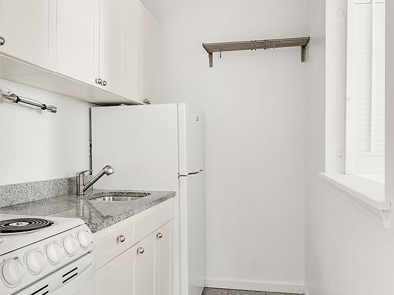 4th image of 342 E 87th St APT 2B