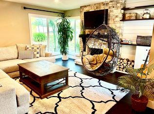 979 Thistlegate Rd, Oak Park, CA 91377