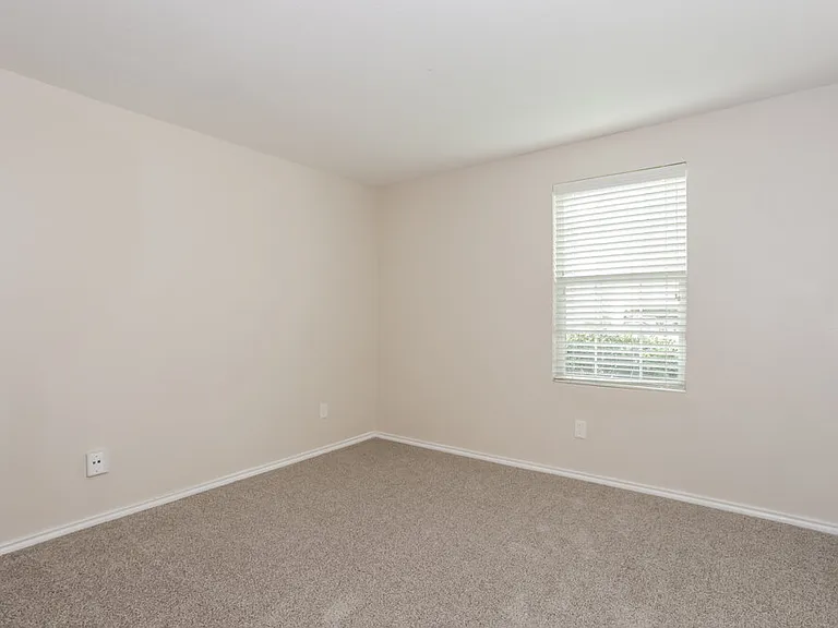 636 Horn St — Photo 12