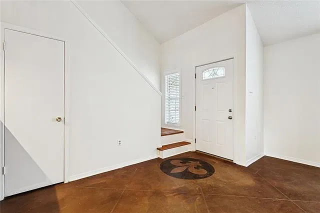 3 bed, 2.0 bath, 1213 sqft, $1,600 — Photo 3