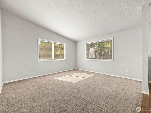 4th image of 735 Hamelin Lane SE