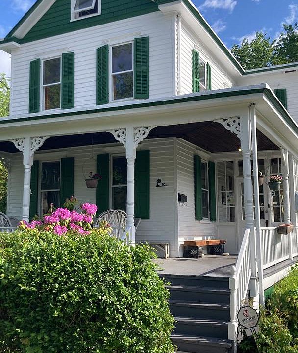 1st image of 10 Stacey Ave
