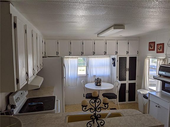 3rd image of 5779 Holiday Park Blvd