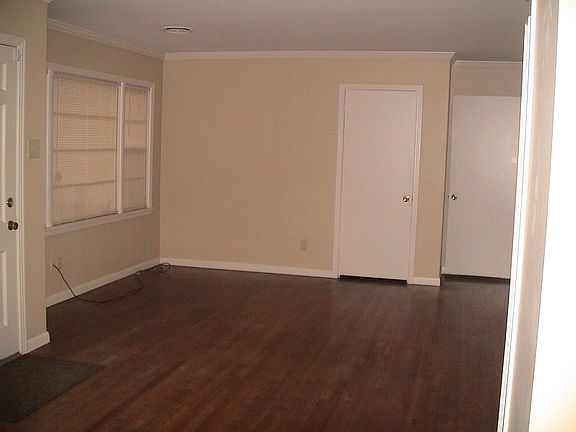4th image of 1685 Estate Dr