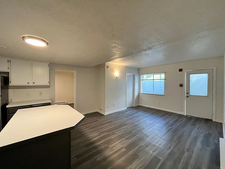 Sunset Blvd 7 Unit — Photo 4