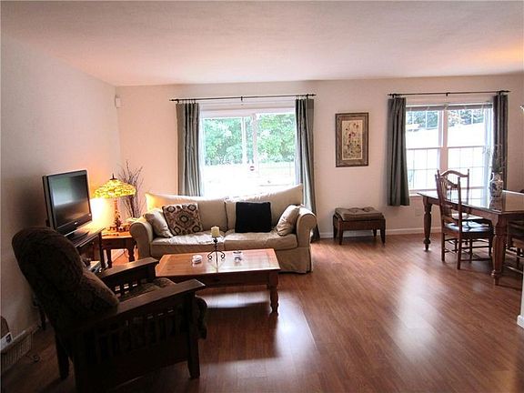 3rd image of 28 Ziemke Farm Ln