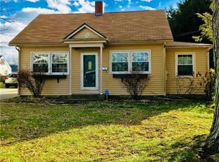 60 Cliff Dr, Bristol, RI 02809