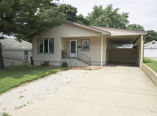 1511 Willow St, Pekin, IL 61554