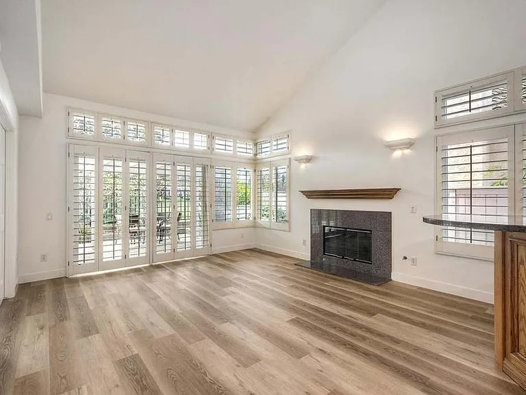 1043 Cordoba Way — Photo 10