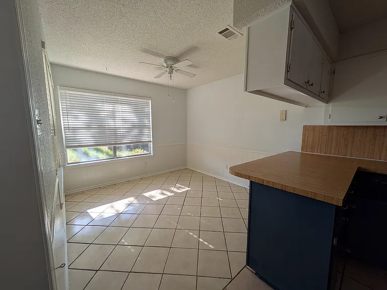 2305 Stockbridge Ct — Photo 5