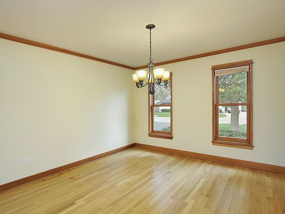 3rd image of 1021 Linden Leaf Dr