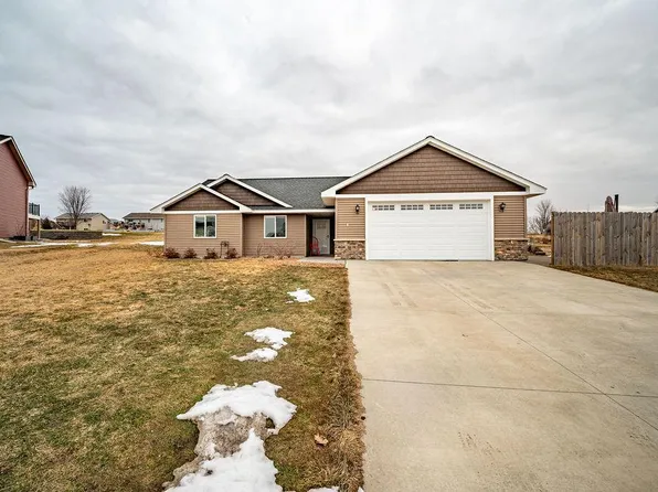 873 W Hills Ln, Ellsworth, WI 54011