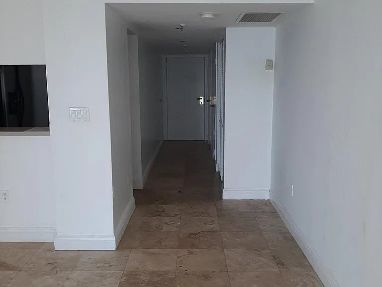 555 NE 15th St #28D — Photo 25