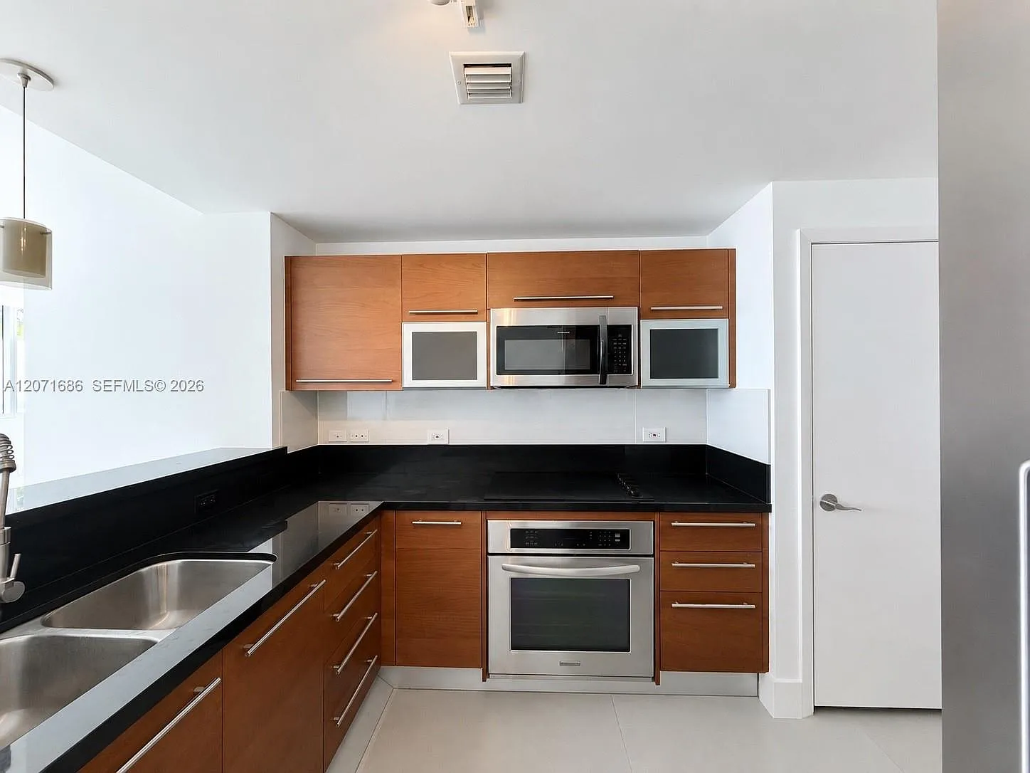 Vizcayne North Condo — Photo 4