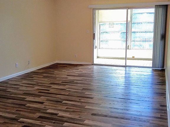 5th image of 9 Golfs Edge APT F