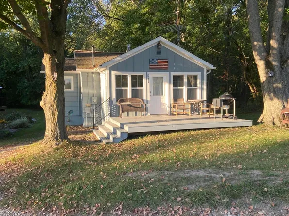 15 W Duck Lake Dr, Gobles, MI 49055