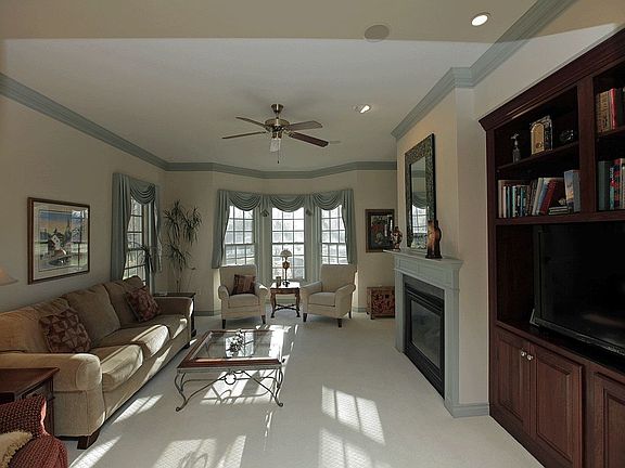 4th image of 252 Emerald Meadows Dr
