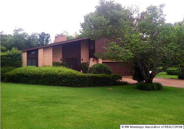 1st image of 384 Country Club Dr