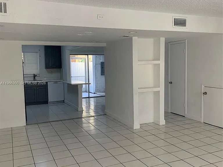6520 SW 41st St #6520 — Photo 5