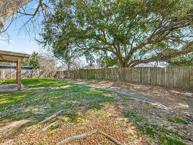 927 Comstock Springs Dr — Photo 3