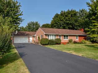 50 Roberts Rd, Inverness, IL 60067