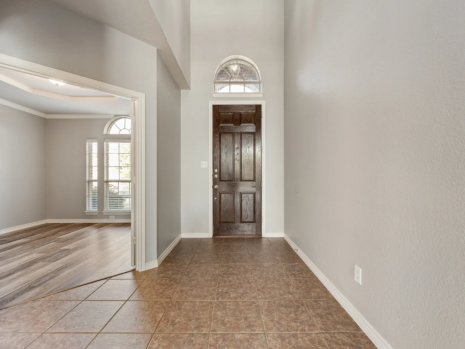 5 bed, 3402 sqft, $3,200 — Photo 3