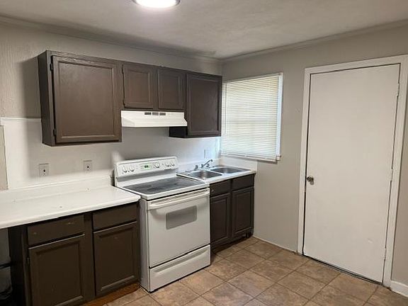 4th image of 3165-3169 S Clifton Ave