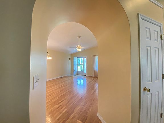 4th image of 11 Bell Ln