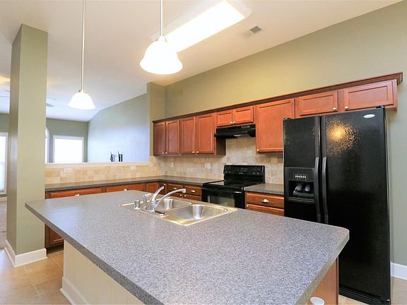 3rd image of 304 Loblolly Ct