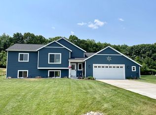 6166 Greenbriar Dr, Lowell, MI 49331