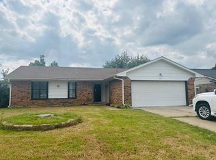 412 Clermont Dr, Edmond, OK 73003