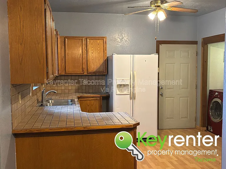 1541 S Ridgewood Ave — Photo 2