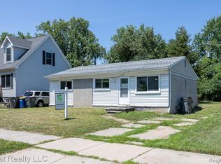 21681 Laurel St, Clinton Township, MI