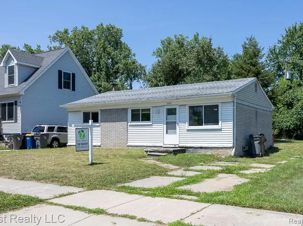 21681 Laurel St, Clinton Township, MI 48035
