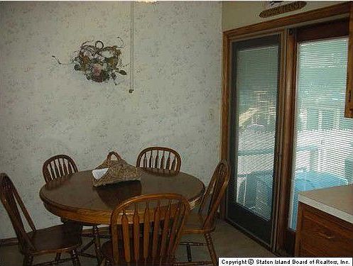 3rd image of 401 Thornycroft Ave