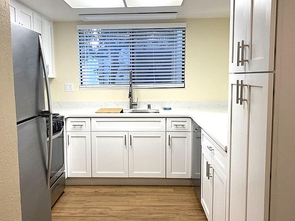5th image of 302 Park Place Dr