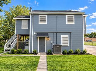 7017 2nd St #B, Hitchcock, TX 77563