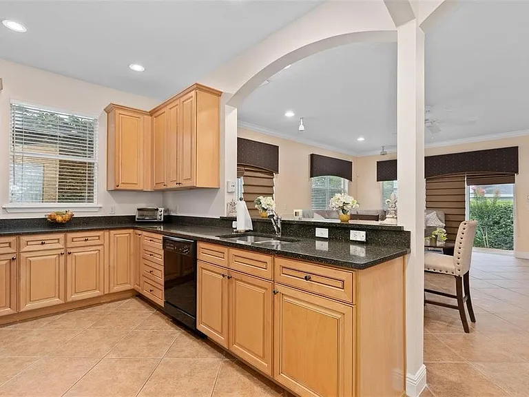 828 Ellwood Ave #J — Photo 4