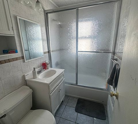 5th image of 9007 Columbia Ave Floor 2