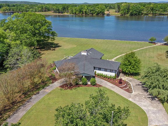 3rd image of 131 Hilton Dr