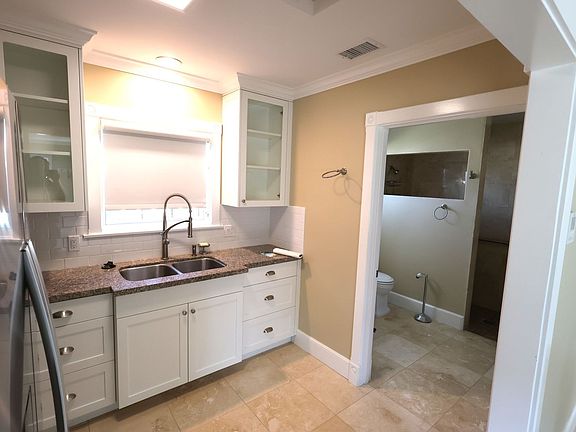 4th image of 739 W Maple Ave