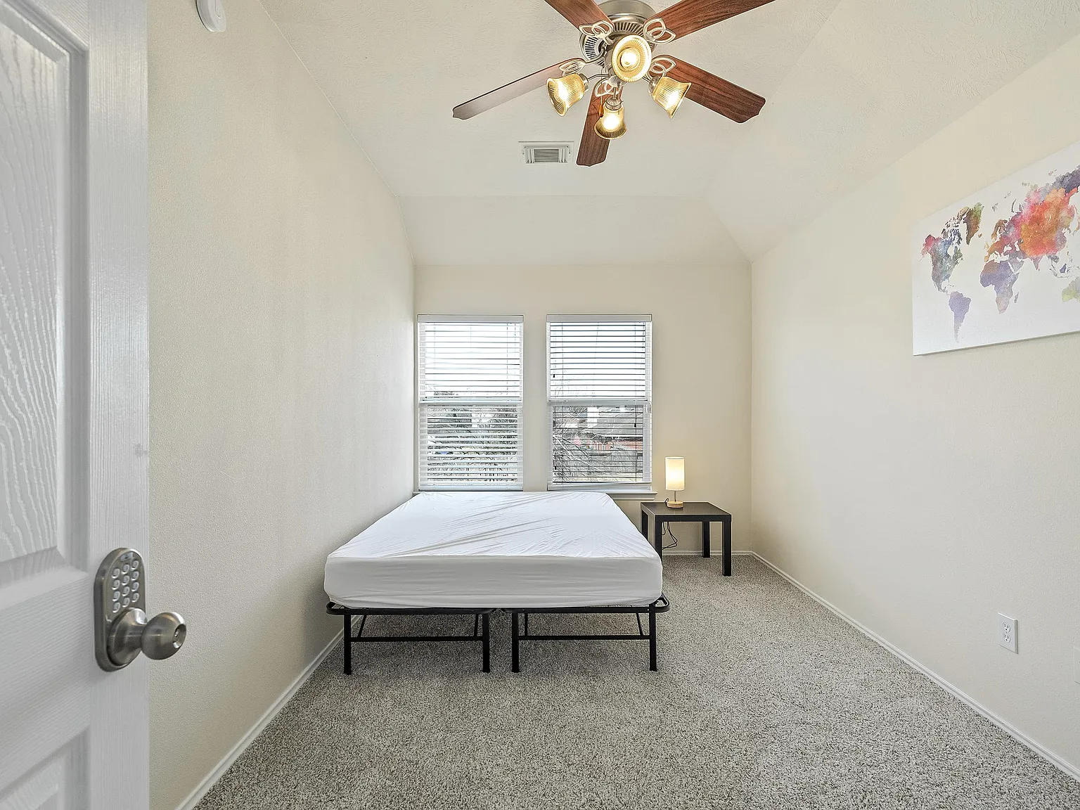 4 bed, 3.0 bath, 3045 sqft, $745 — Photo 1