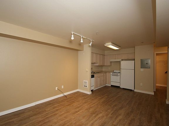 3rd image of 404 Terry Ave #7771859