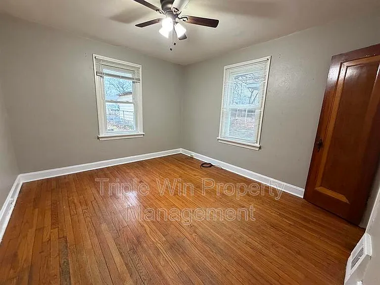 2527 Switzer Ave — Photo 11